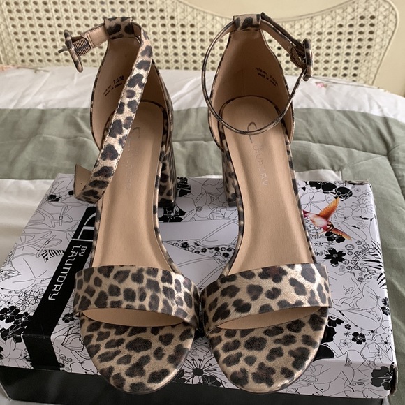 Leopard sandals, metallic gold by  CL Laundry-new - Picture 2 of 9